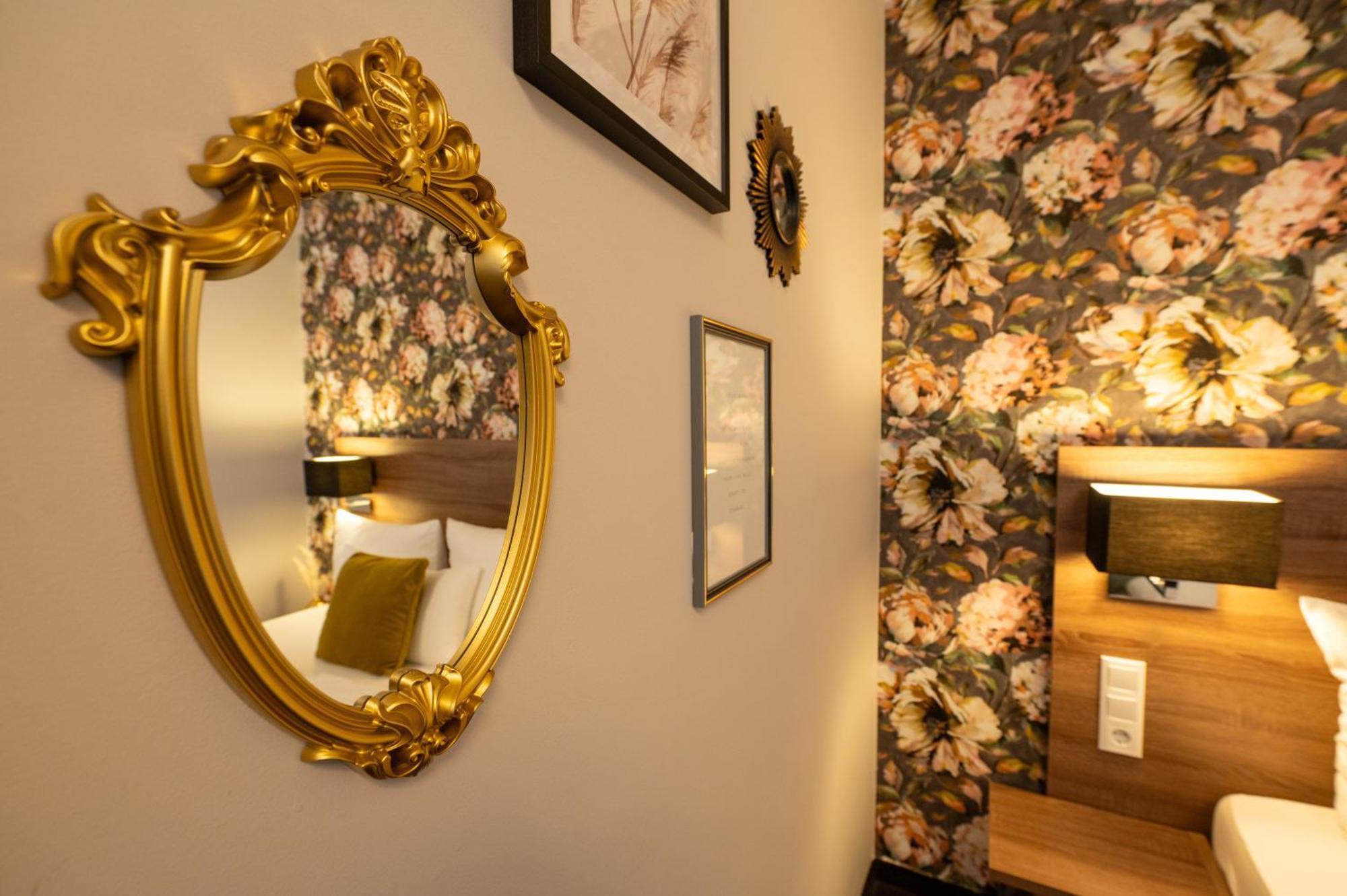 V Boutique Hotel בובלינגן מראה חיצוני תמונה