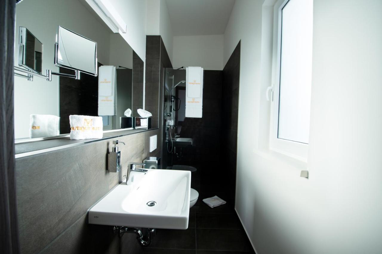 V Boutique Hotel בובלינגן מראה חיצוני תמונה